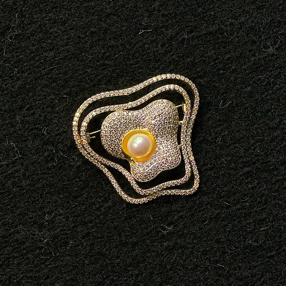 Goldtone Natural Pearl Brooch